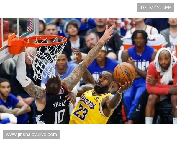 湖人队连续逆转获胜詹姆斯状态火热引领球队冲击季后赛