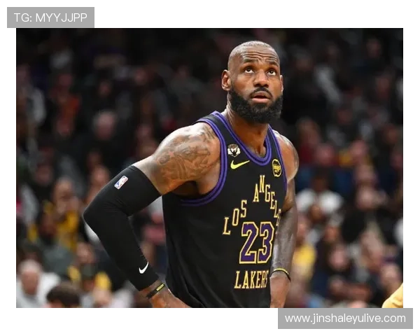 詹姆斯关键时刻力助球队逆转胜利湖人再现王者风采